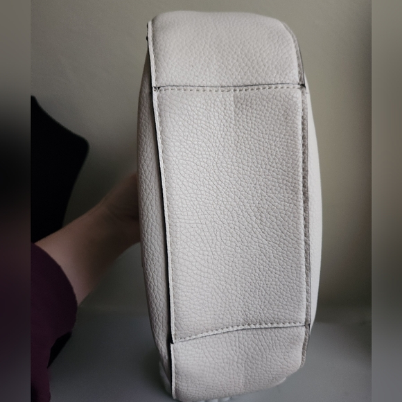 Steve Madden Cream Shoulder Hobo with Gold Chain Detail And Unbranded Twilly - Picture 5 of 8